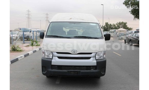 Acheter Import Voiture Toyota Hiace Blanc à Import - Dubai, East Mahé Acheter Import Voiture Toyota Hiace Blanc à Import - Dubai, East Mahé