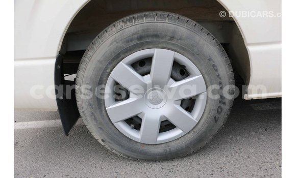 Acheter Import Voiture Toyota Hiace Blanc à Import - Dubai, East Mahé Acheter Import Voiture Toyota Hiace Blanc à Import - Dubai, East Mahé
