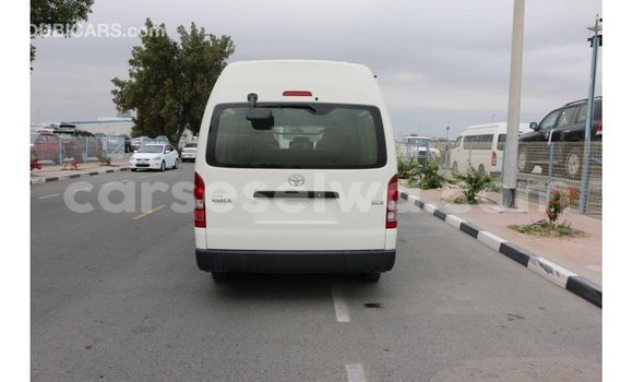 Acheter Import Voiture Toyota Hiace Blanc à Import - Dubai, East Mahé Acheter Import Voiture Toyota Hiace Blanc à Import - Dubai, East Mahé