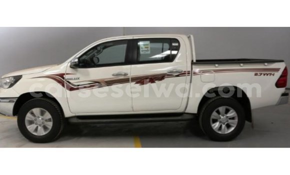 Acheter Import Voiture Toyota Hilux Blanc à Import - Dubai, East Mahé Acheter Import Voiture Toyota Hilux Blanc à Import - Dubai, East Mahé
