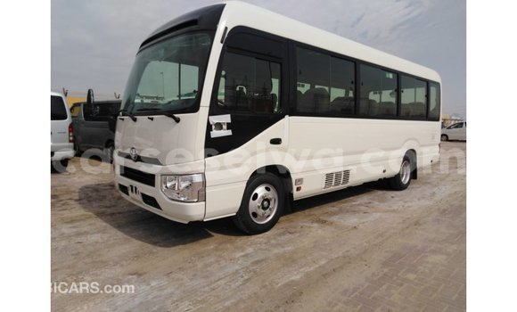 Acheter Import Voiture Toyota Coaster Blanc à Import - Dubai, East Mahé Acheter Import Voiture Toyota Coaster Blanc à Import - Dubai, East Mahé