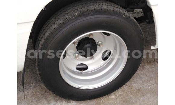 Acheter Import Voiture Toyota Coaster Blanc à Import - Dubai, East Mahé Acheter Import Voiture Toyota Coaster Blanc à Import - Dubai, East Mahé