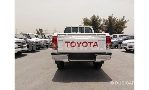 Acheter Import Voiture Toyota Hilux Blanc à Import - Dubai, East Mahé Acheter Import Voiture Toyota Hilux Blanc à Import - Dubai, East Mahé