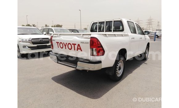 Acheter Import Voiture Toyota Hilux Blanc à Import - Dubai, East Mahé Acheter Import Voiture Toyota Hilux Blanc à Import - Dubai, East Mahé