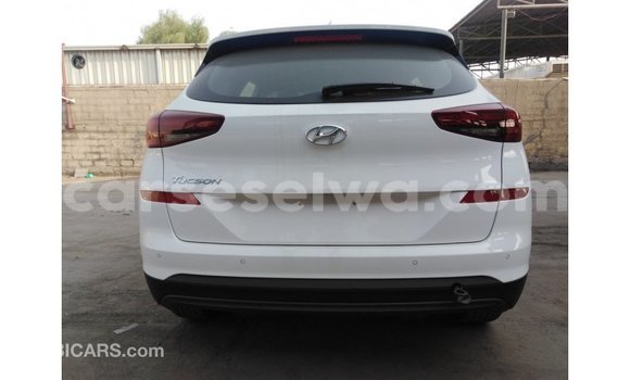 Acheter Import Voiture Hyundai Tucson Blanc à Import - Dubai, East Mahé Acheter Import Voiture Hyundai Tucson Blanc à Import - Dubai, East Mahé