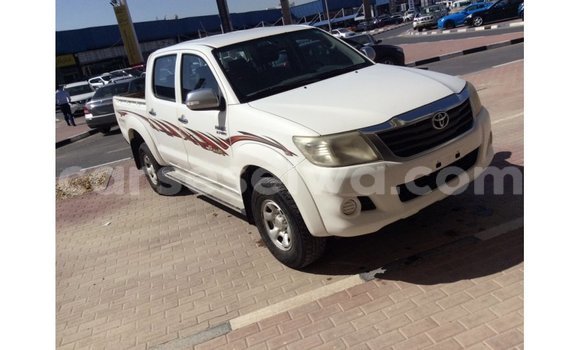 Acheter Import Voiture Toyota Hilux Blanc à Import - Dubai, East Mahé Acheter Import Voiture Toyota Hilux Blanc à Import - Dubai, East Mahé