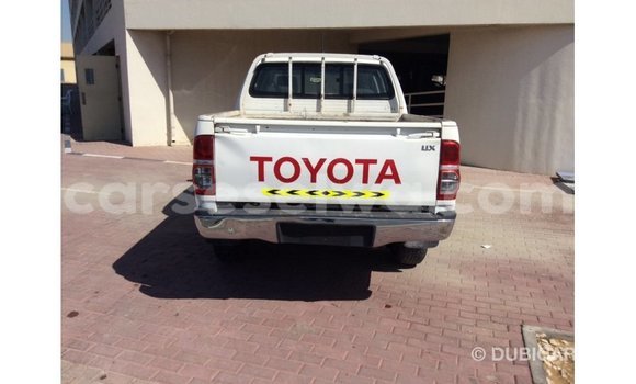Acheter Import Voiture Toyota Hilux Blanc à Import - Dubai, East Mahé Acheter Import Voiture Toyota Hilux Blanc à Import - Dubai, East Mahé