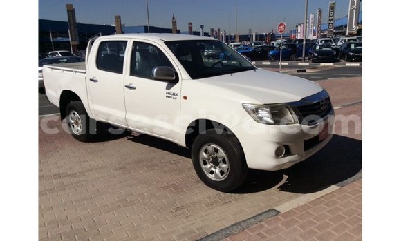 Acheter Import Voiture Toyota Hilux Blanc à Import - Dubai, East Mahé Acheter Import Voiture Toyota Hilux Blanc à Import - Dubai, East Mahé