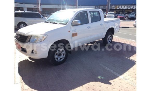 Acheter Import Voiture Toyota Hilux Blanc à Import - Dubai, East Mahé Acheter Import Voiture Toyota Hilux Blanc à Import - Dubai, East Mahé