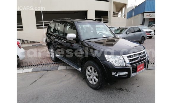 Acheter Import Voiture Mitsubishi Pajero Noir à Import - Dubai, East Mahé Acheter Import Voiture Mitsubishi Pajero Noir à Import - Dubai, East Mahé