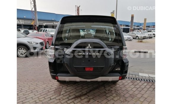 Acheter Import Voiture Mitsubishi Pajero Noir à Import - Dubai, East Mahé Acheter Import Voiture Mitsubishi Pajero Noir à Import - Dubai, East Mahé