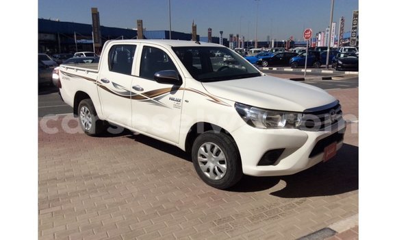 Acheter Import Voiture Toyota Hilux Blanc à Import - Dubai, East Mahé Acheter Import Voiture Toyota Hilux Blanc à Import - Dubai, East Mahé