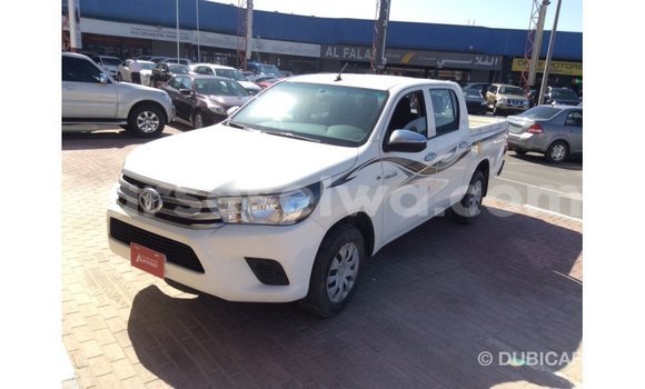 Acheter Import Voiture Toyota Hilux Blanc à Import - Dubai, East Mahé Acheter Import Voiture Toyota Hilux Blanc à Import - Dubai, East Mahé