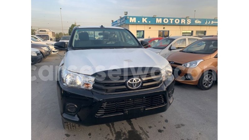 Big with watermark toyota hilux east mah%c3%a9 import dubai 5560