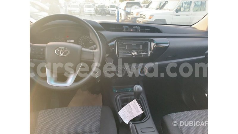 Big with watermark toyota hilux east mah%c3%a9 import dubai 5560