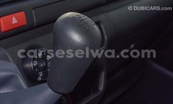 Acheter Import Voiture Toyota Hiace Blanc à Import - Dubai, East Mahé Acheter Import Voiture Toyota Hiace Blanc à Import - Dubai, East Mahé