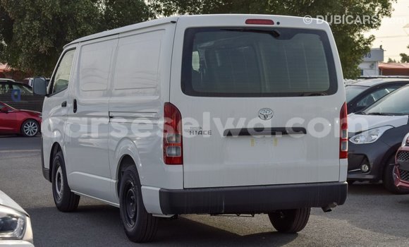 Acheter Import Voiture Toyota Hiace Blanc à Import - Dubai, East Mahé Acheter Import Voiture Toyota Hiace Blanc à Import - Dubai, East Mahé