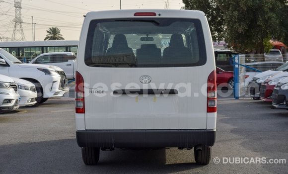 Acheter Import Voiture Toyota Hiace Blanc à Import - Dubai, East Mahé Acheter Import Voiture Toyota Hiace Blanc à Import - Dubai, East Mahé