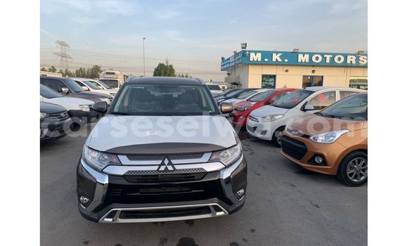 Acheter Import Voiture Mitsubishi Outlander Marron à Import - Dubai, East Mahé Acheter Import Voiture Mitsubishi Outlander Marron à Import - Dubai, East Mahé