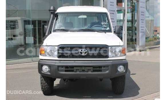 Acheter Import Voiture Toyota Land Cruiser Blanc à Import - Dubai, East Mahé Acheter Import Voiture Toyota Land Cruiser Blanc à Import - Dubai, East Mahé