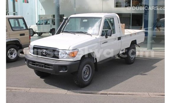 Buy Import Toyota Land Cruiser White Car in Import - Dubai in East Mahé Buy Import Toyota Land Cruiser White Car in Import - Dubai in East Mahé