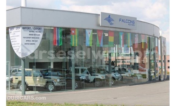 Buy Import Toyota Land Cruiser White Car in Import - Dubai in East Mahé Buy Import Toyota Land Cruiser White Car in Import - Dubai in East Mahé