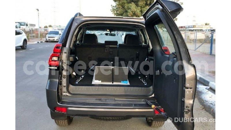 Big with watermark toyota prado east mahe import dubai 5583