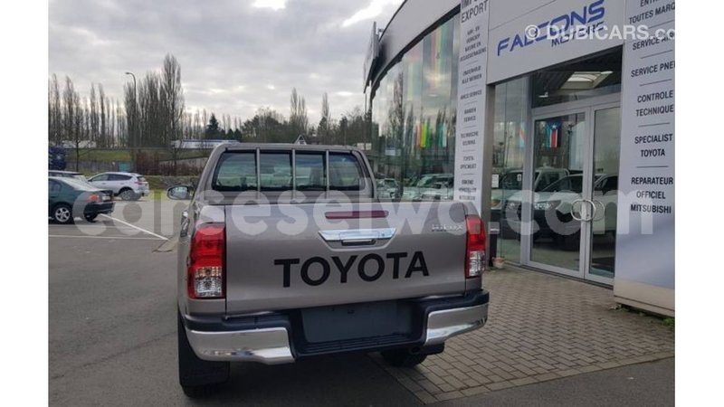 Big with watermark toyota hilux east mahe import dubai 5584