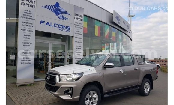 Buy Import Toyota Hilux Brown Car in Import - Dubai in East Mahé Buy Import Toyota Hilux Brown Car in Import - Dubai in East Mahé