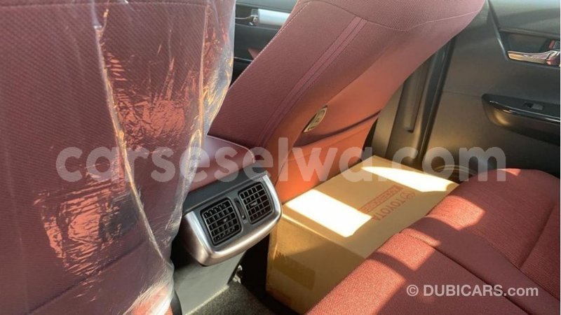 Big with watermark toyota hilux east mahe import dubai 5585