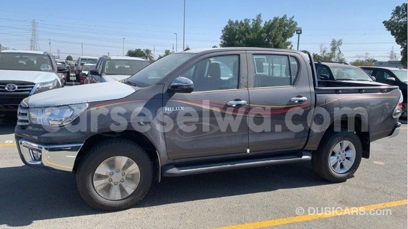 Big with watermark toyota hilux east mahe import dubai 5585