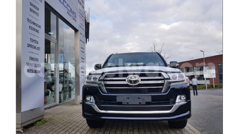 Big with watermark toyota land cruiser east mahe import dubai 5586