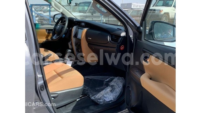 Big with watermark toyota fortuner east mahe import dubai 5592