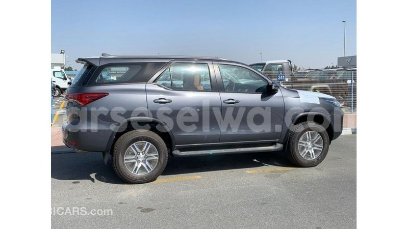 Big with watermark toyota fortuner east mahe import dubai 5592