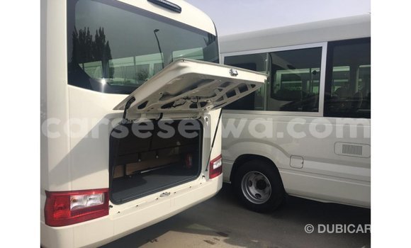 Acheter Import Voiture Toyota Coaster Blanc à Import - Dubai, East Mahé Acheter Import Voiture Toyota Coaster Blanc à Import - Dubai, East Mahé