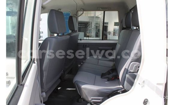Buy Import Toyota Land Cruiser White Car in Import - Dubai in East Mahé Buy Import Toyota Land Cruiser White Car in Import - Dubai in East Mahé
