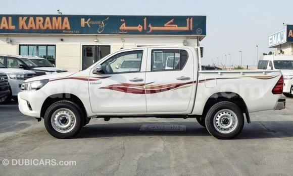 Acheter Import Voiture Toyota Hilux Blanc à Import - Dubai, East Mahé Acheter Import Voiture Toyota Hilux Blanc à Import - Dubai, East Mahé