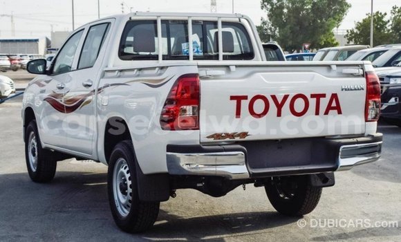 Acheter Import Voiture Toyota Hilux Blanc à Import - Dubai, East Mahé Acheter Import Voiture Toyota Hilux Blanc à Import - Dubai, East Mahé