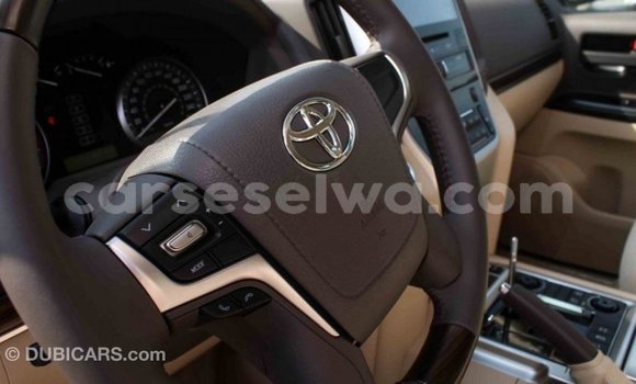 Acheter Import Voiture Toyota Land Cruiser Noir à Import - Dubai, East Mahé Acheter Import Voiture Toyota Land Cruiser Noir à Import - Dubai, East Mahé