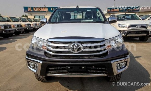 Acheter Import Voiture Toyota Hilux Noir à Import - Dubai, East Mahé Acheter Import Voiture Toyota Hilux Noir à Import - Dubai, East Mahé