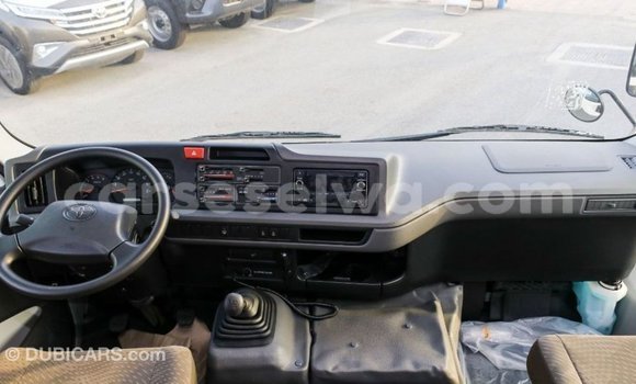 Acheter Import Voiture Toyota Coaster Blanc à Import - Dubai, East Mahé Acheter Import Voiture Toyota Coaster Blanc à Import - Dubai, East Mahé