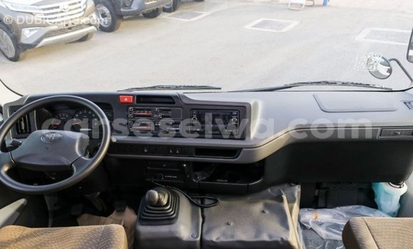 Acheter Import Voiture Toyota Coaster Blanc à Import - Dubai, East Mahé Acheter Import Voiture Toyota Coaster Blanc à Import - Dubai, East Mahé