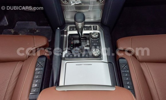 Acheter Import Voiture Toyota Land Cruiser Noir à Import - Dubai, East Mahé Acheter Import Voiture Toyota Land Cruiser Noir à Import - Dubai, East Mahé
