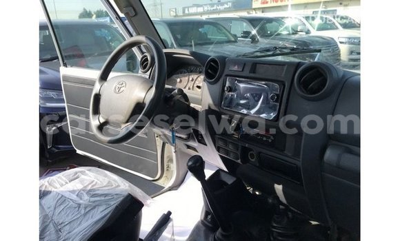 Buy Import Toyota Land Cruiser White Car in Import - Dubai in East Mahé Buy Import Toyota Land Cruiser White Car in Import - Dubai in East Mahé