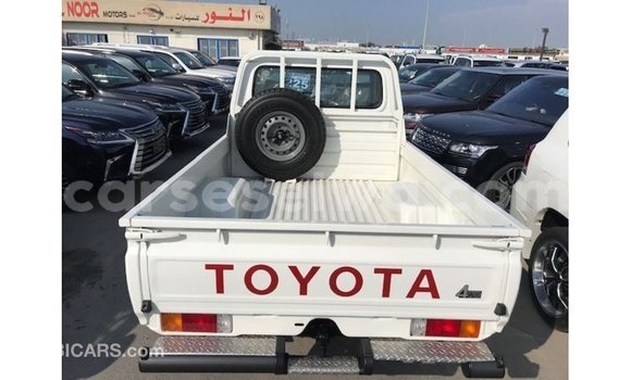 Buy Import Toyota Land Cruiser White Car in Import - Dubai in East Mahé Buy Import Toyota Land Cruiser White Car in Import - Dubai in East Mahé