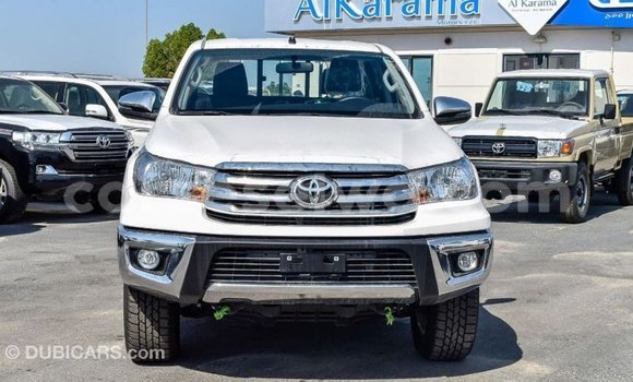 Acheter Import Voiture Toyota Hilux Blanc à Import - Dubai, East Mahé Acheter Import Voiture Toyota Hilux Blanc à Import - Dubai, East Mahé