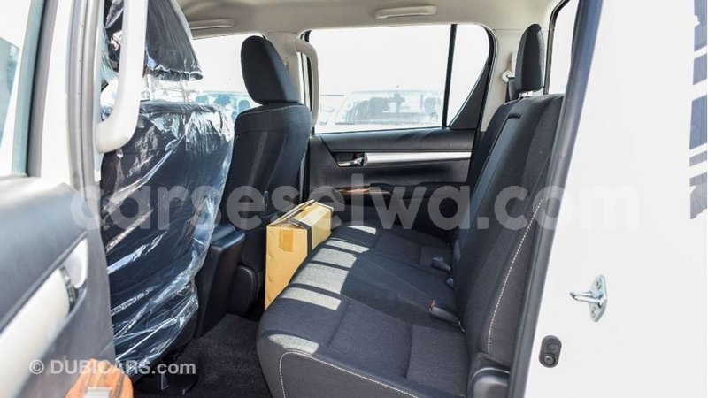 Big with watermark toyota hilux east mahe import dubai 5627