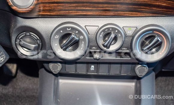 Acheter Import Voiture Toyota Hilux Blanc à Import - Dubai, East Mahé Acheter Import Voiture Toyota Hilux Blanc à Import - Dubai, East Mahé