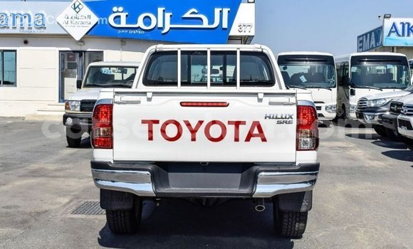 Acheter Import Voiture Toyota Hilux Blanc à Import - Dubai, East Mahé Acheter Import Voiture Toyota Hilux Blanc à Import - Dubai, East Mahé