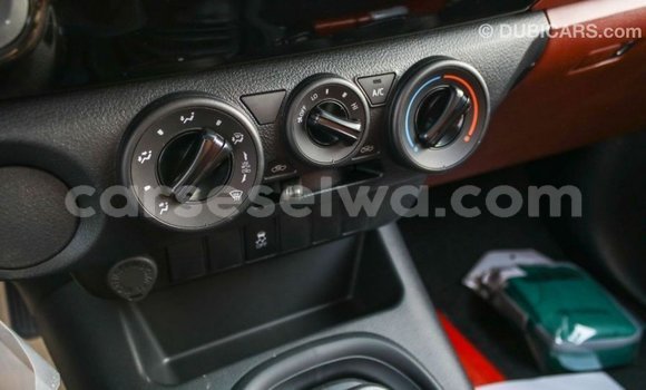 Acheter Import Voiture Toyota Hilux Blanc à Import - Dubai, East Mahé Acheter Import Voiture Toyota Hilux Blanc à Import - Dubai, East Mahé